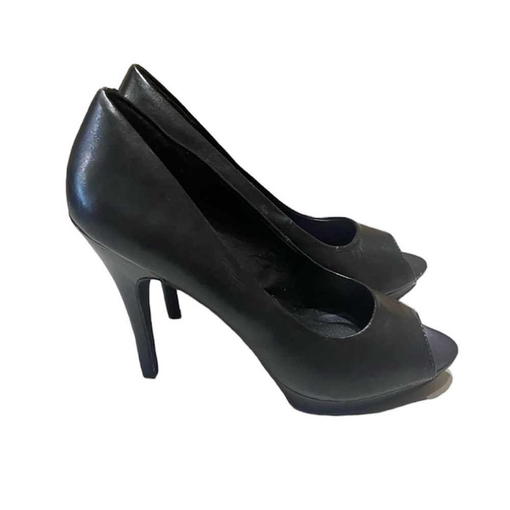 GUC! Black stilettos
